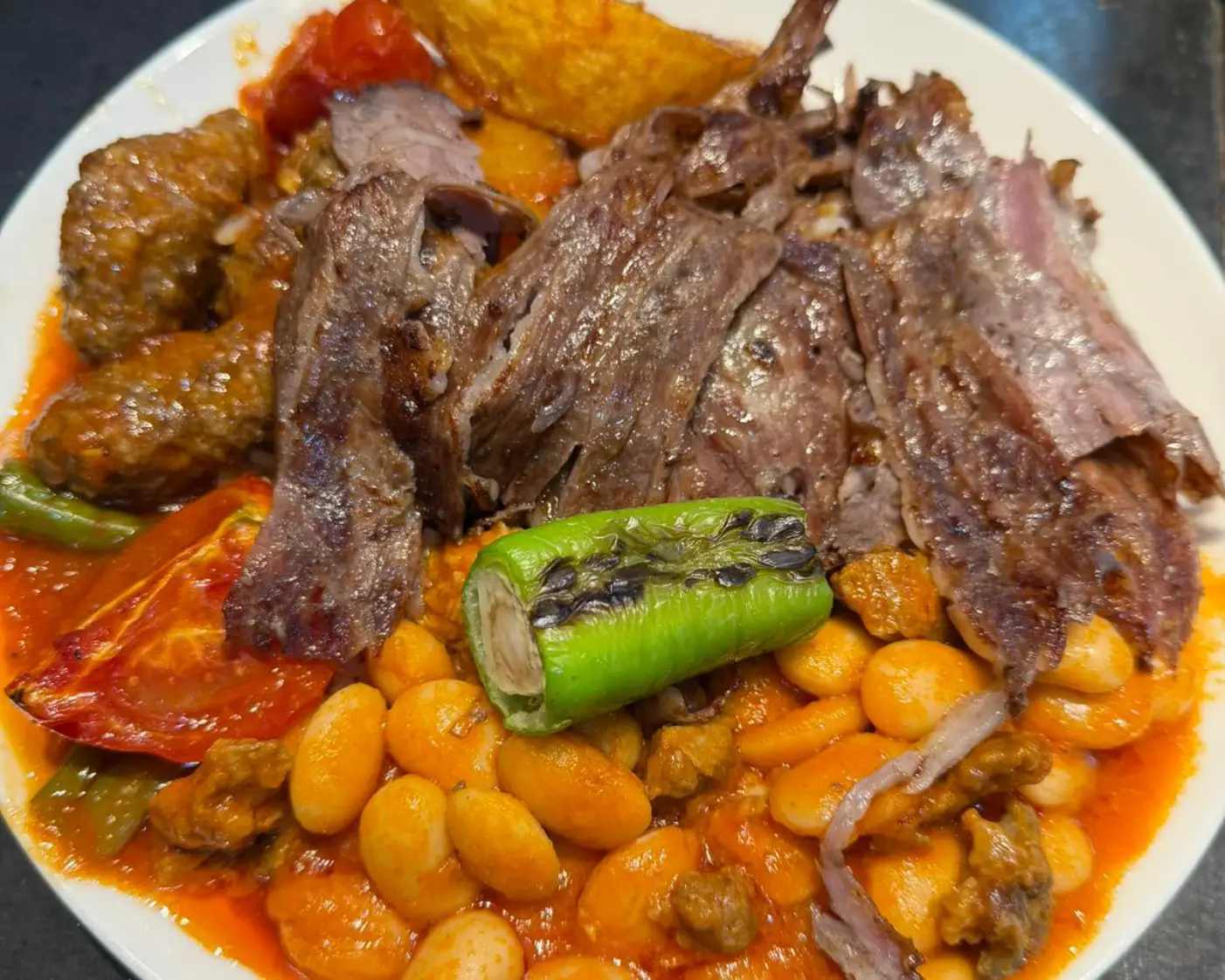 Tabakta kuzu döner sunumu